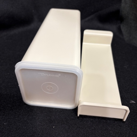 Tupperware Cheese Keeper Almond & Tray #1696-1 & Clear Lid #1697-8 - Picture 1 of 4